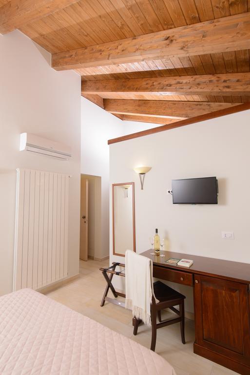 Hotel La Dimora Di Federico Castel Lagopesole Habitación foto